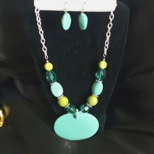 GNW QNecklace and Earrings set